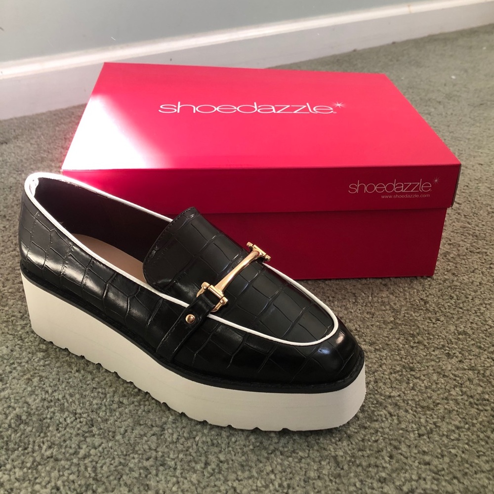 NWT Shoe dazzle black snakeskin platform flats